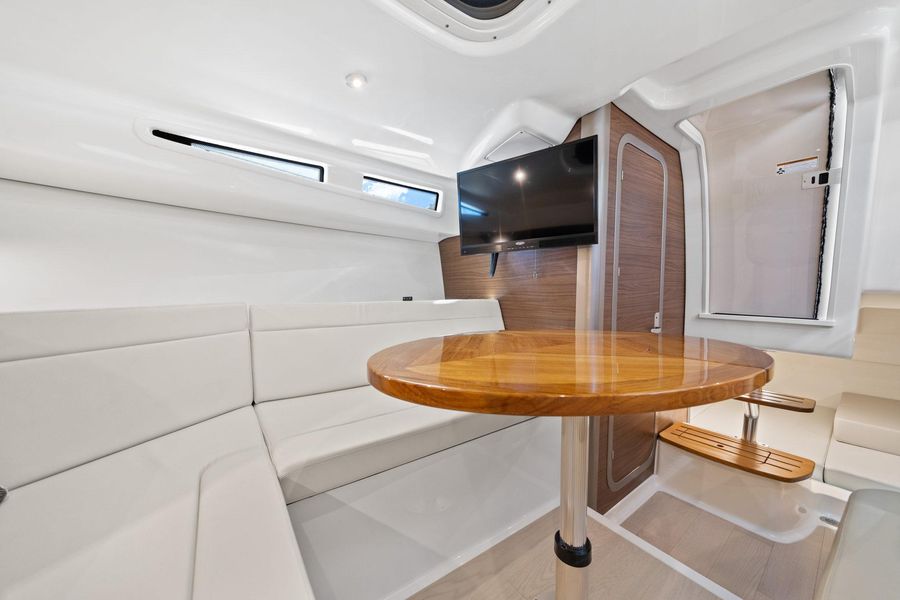 2021 Boston Whaler 325 Conquest