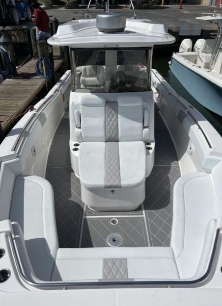 2015 Belzona 32 Center Console
