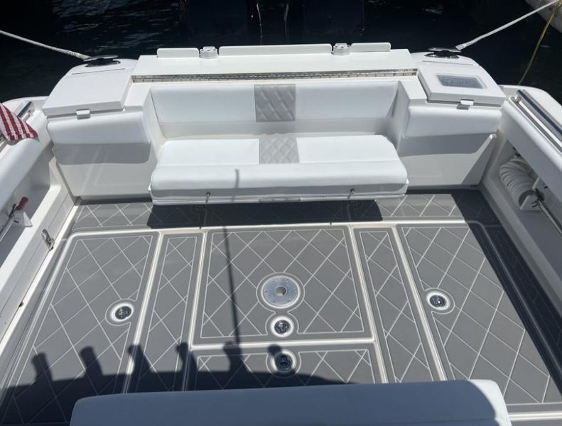 2015 Belzona 32 Center Console