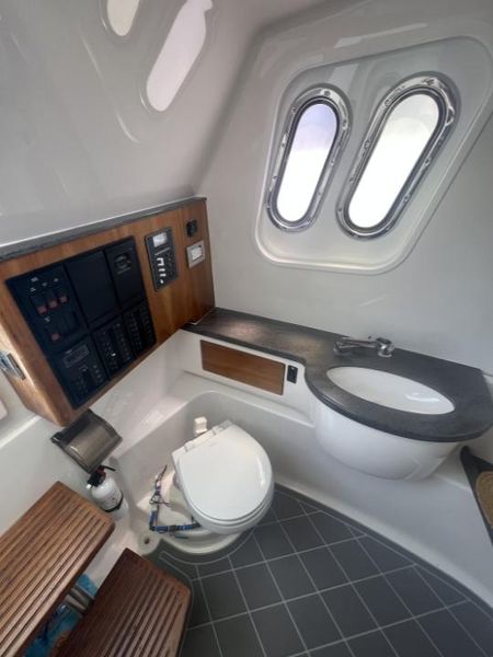 2015 Belzona 32 Center Console