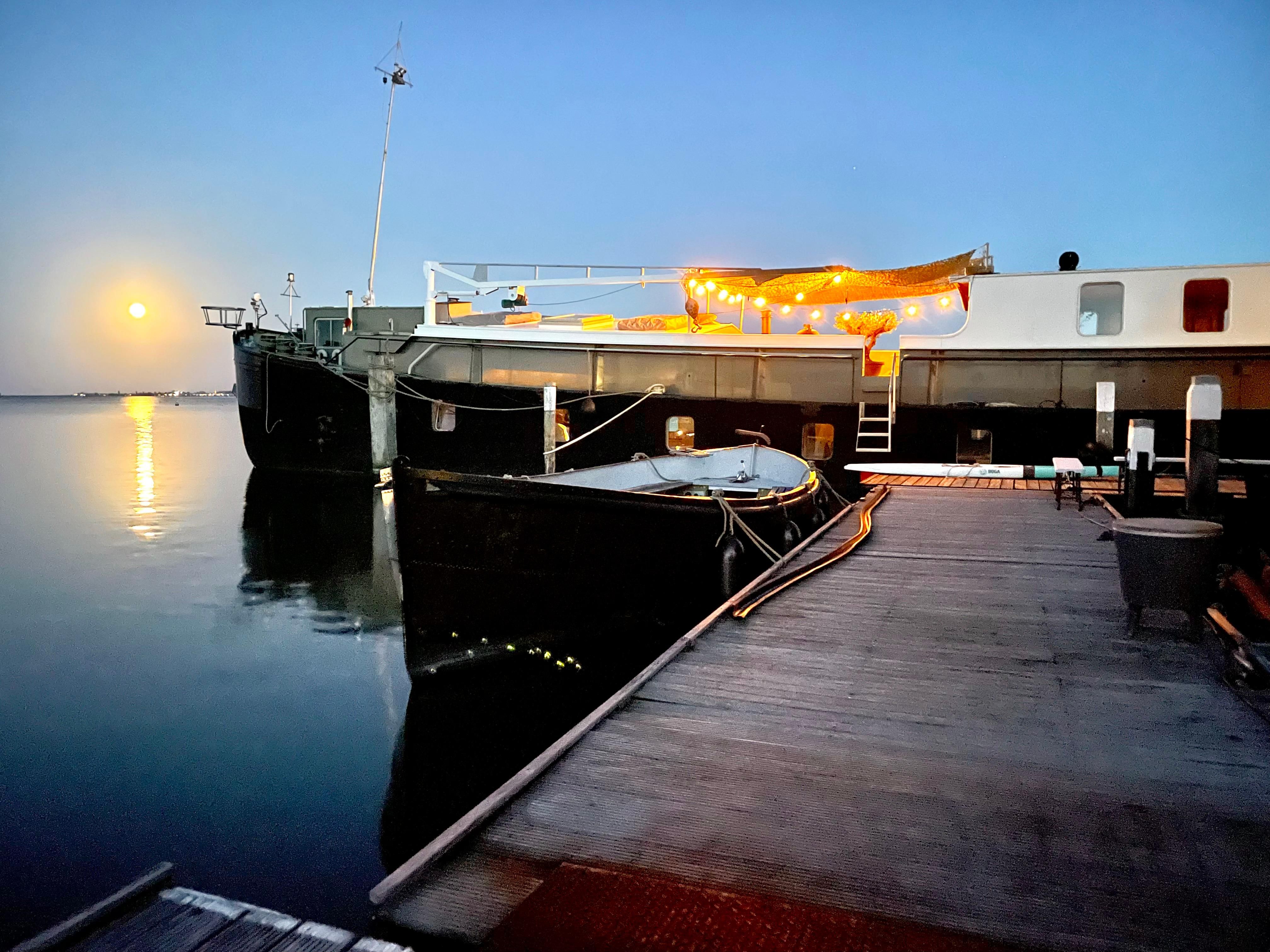 1915 Luxe-Motor Woonschip