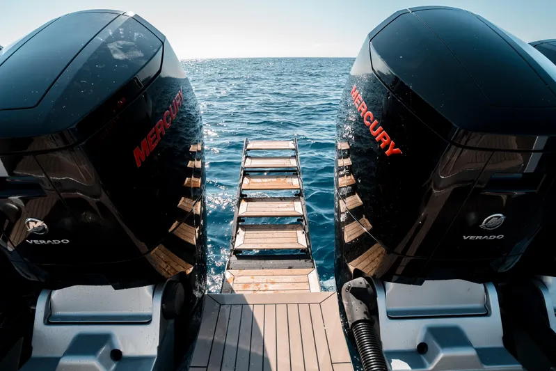 Robin's Nest Yacht Photos Pics 2023 Vanquish Yachts VQ45 Veloce Hardtop with Mercury Verado engines on open water.