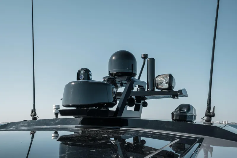 Robin's Nest Yacht Photos Pics 2023 Vanquish Yachts VQ45 Veloce Hardtop radar and communication equipment.