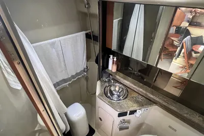 Cruisers Yachts 360 Express