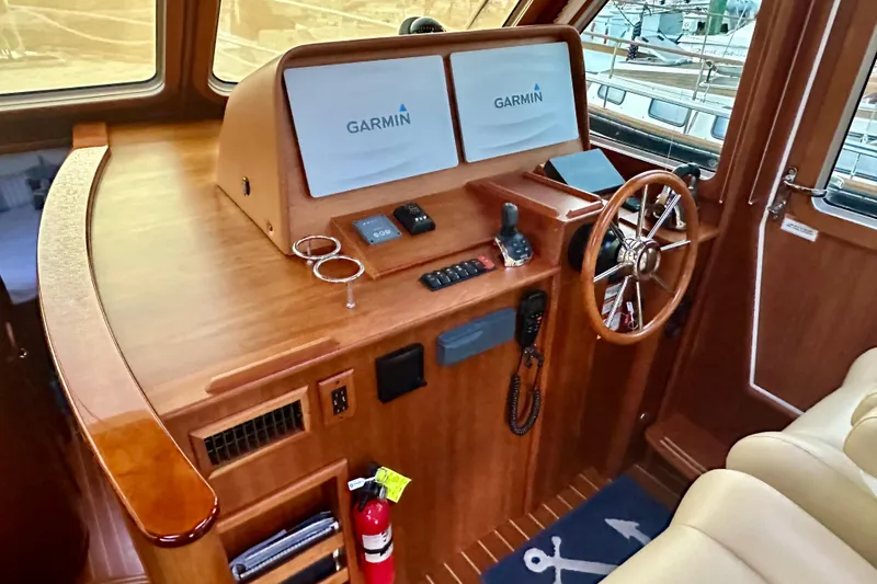Encore Yacht Photos Pics 2017 Sabre 42 Salon Express helm with Garmin displays and wooden steering wheel.