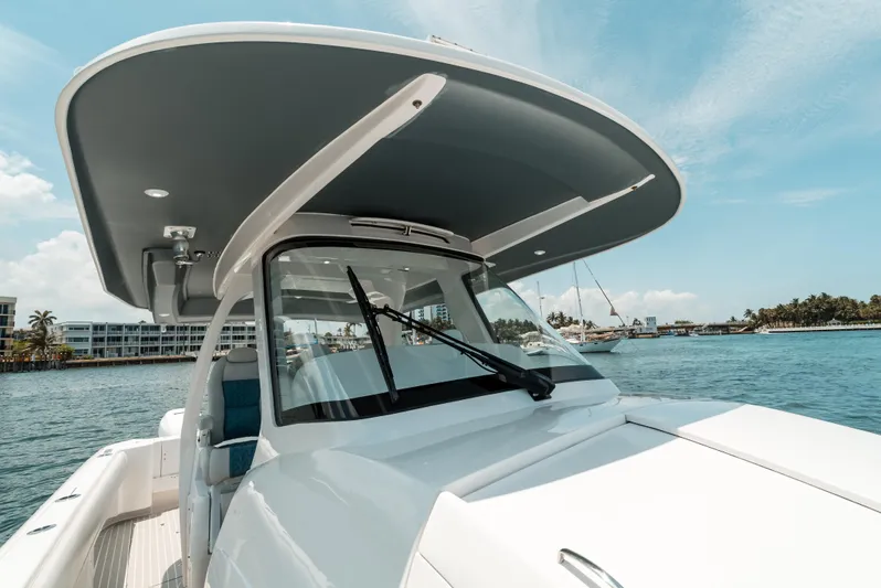  Yacht Photos Pics 2021 Intrepid 407 Nomad SE boat on water, featuring sleek design and spacious deck.