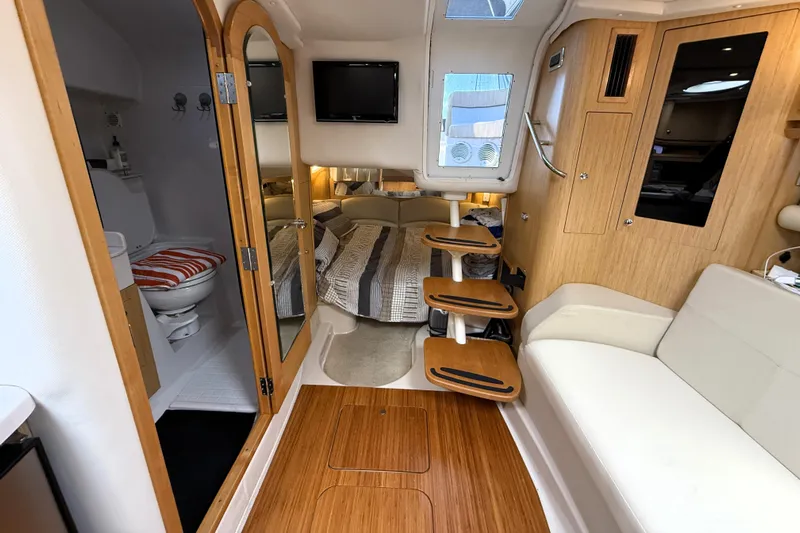  Yacht Photos Pics Interior of 2013 Four Winns Vista 375 boat, featuring cozy cabin and modern amenities.