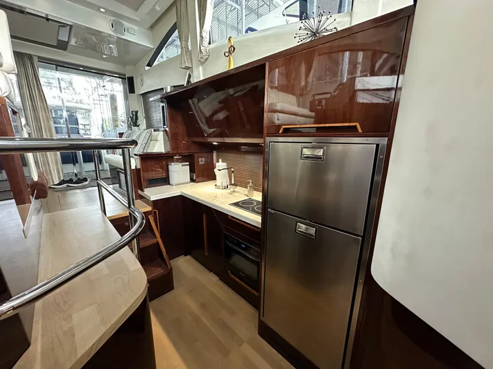 Docside Yacht Photos Pics Interior of 2021 Galeon 430 HTC yacht, featuring modern kitchen with stainless steel appliances.