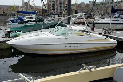 2002 Maxum 2100 SC