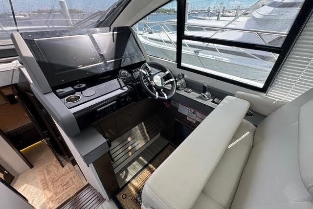 2019 Cruisers Yachts 50 