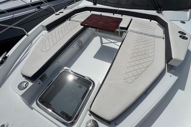 2019 Cruisers Yachts 50 