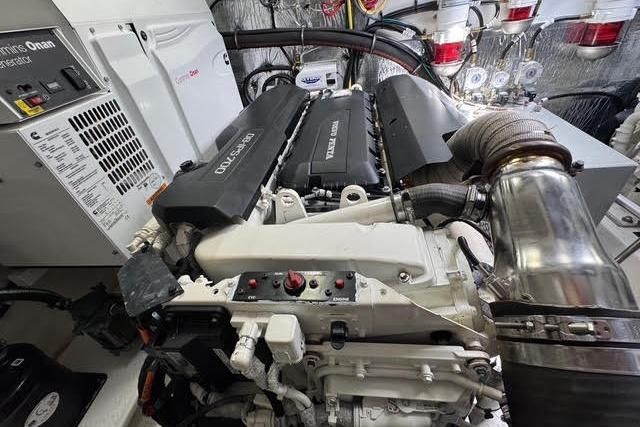 2019 Cruisers Yachts 50 