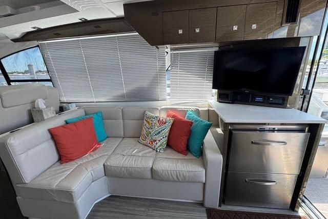 2019 Cruisers Yachts 50 