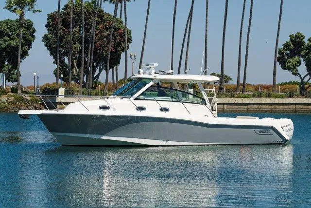 Boston Whaler 345 Conquest Yacht Photos Pics 