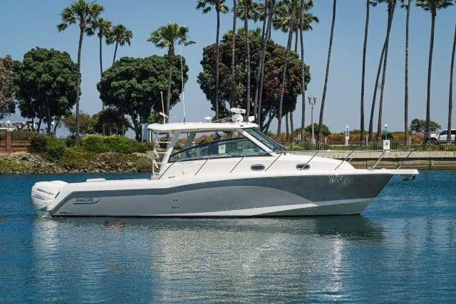 Boston Whaler 345 Conquest Yacht Photos Pics 