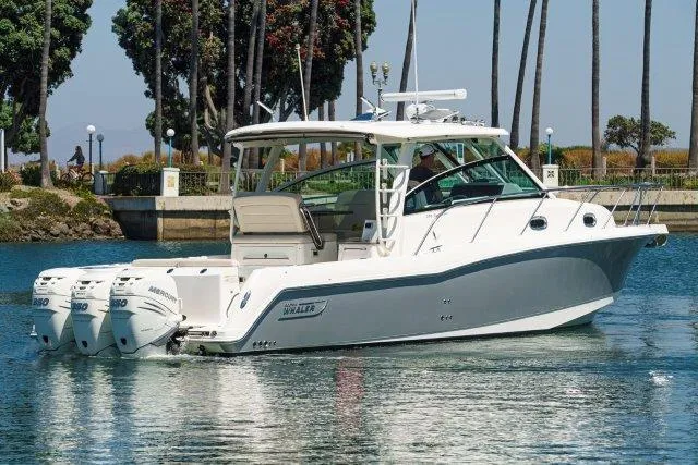 Boston Whaler 345 Conquest Yacht Photos Pics 