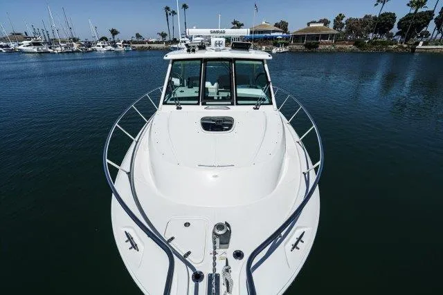 Boston Whaler 345 Conquest Yacht Photos Pics 