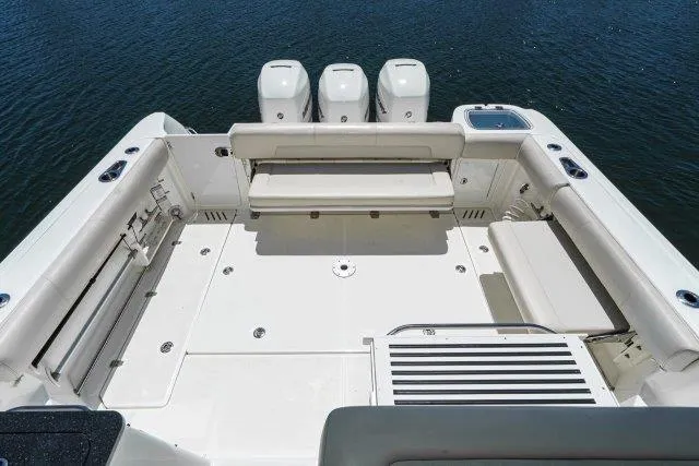 Boston Whaler 345 Conquest Yacht Photos Pics 