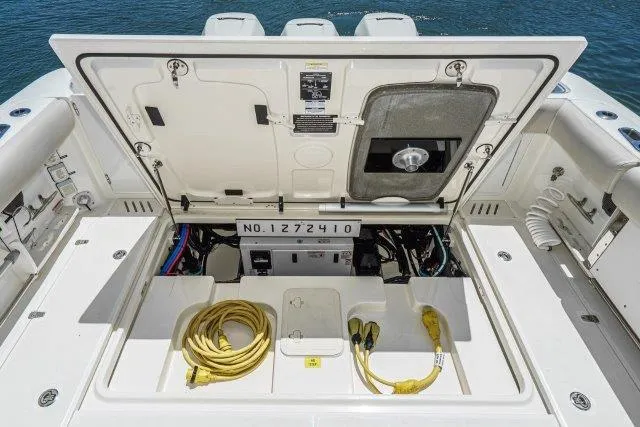 Boston Whaler 345 Conquest Yacht Photos Pics 