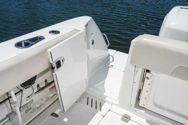 Boston Whaler 345 Conquest Yacht Photos Pics 