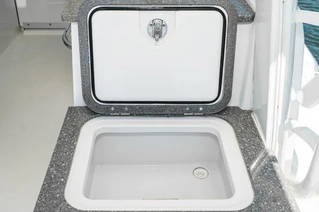 Boston Whaler 345 Conquest Yacht Photos Pics 