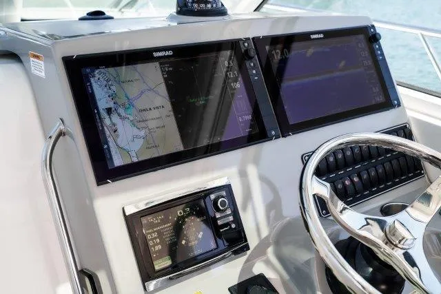 Boston Whaler 345 Conquest Yacht Photos Pics 