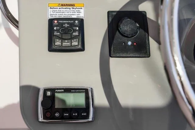 Boston Whaler 345 Conquest Yacht Photos Pics 