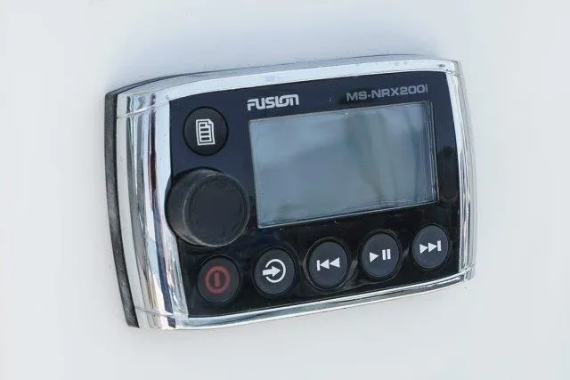 Boston Whaler 345 Conquest Yacht Photos Pics 