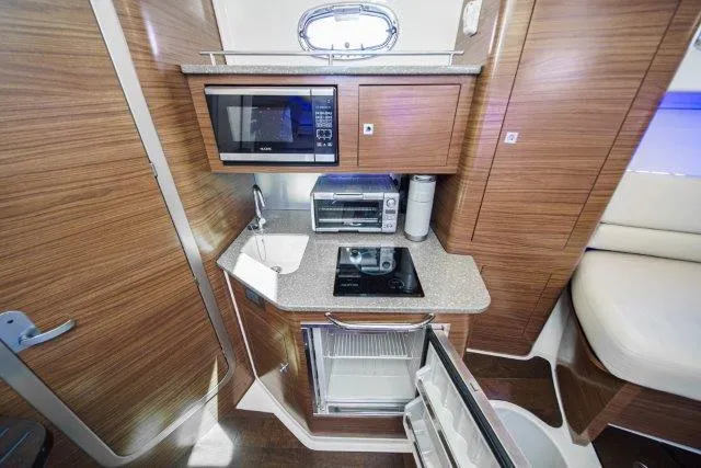 Boston Whaler 345 Conquest Yacht Photos Pics 