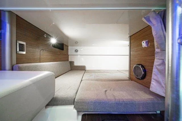 Boston Whaler 345 Conquest Yacht Photos Pics 