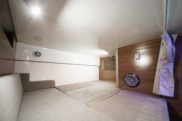 Boston Whaler 345 Conquest Yacht Photos Pics 