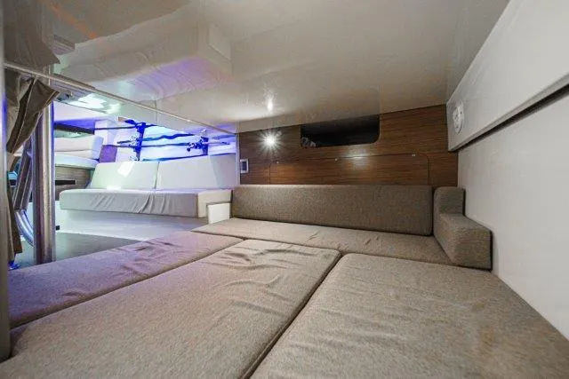 Boston Whaler 345 Conquest Yacht Photos Pics 