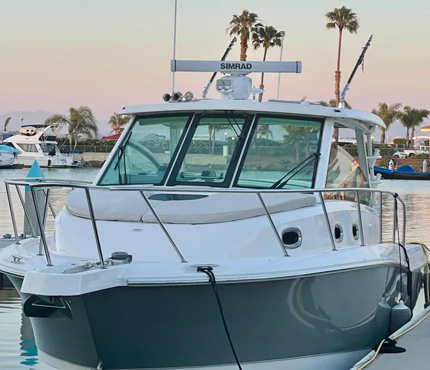 Boston Whaler 345 Conquest Yacht Photos Pics 