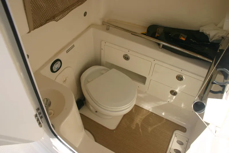  Yacht Photos Pics Head