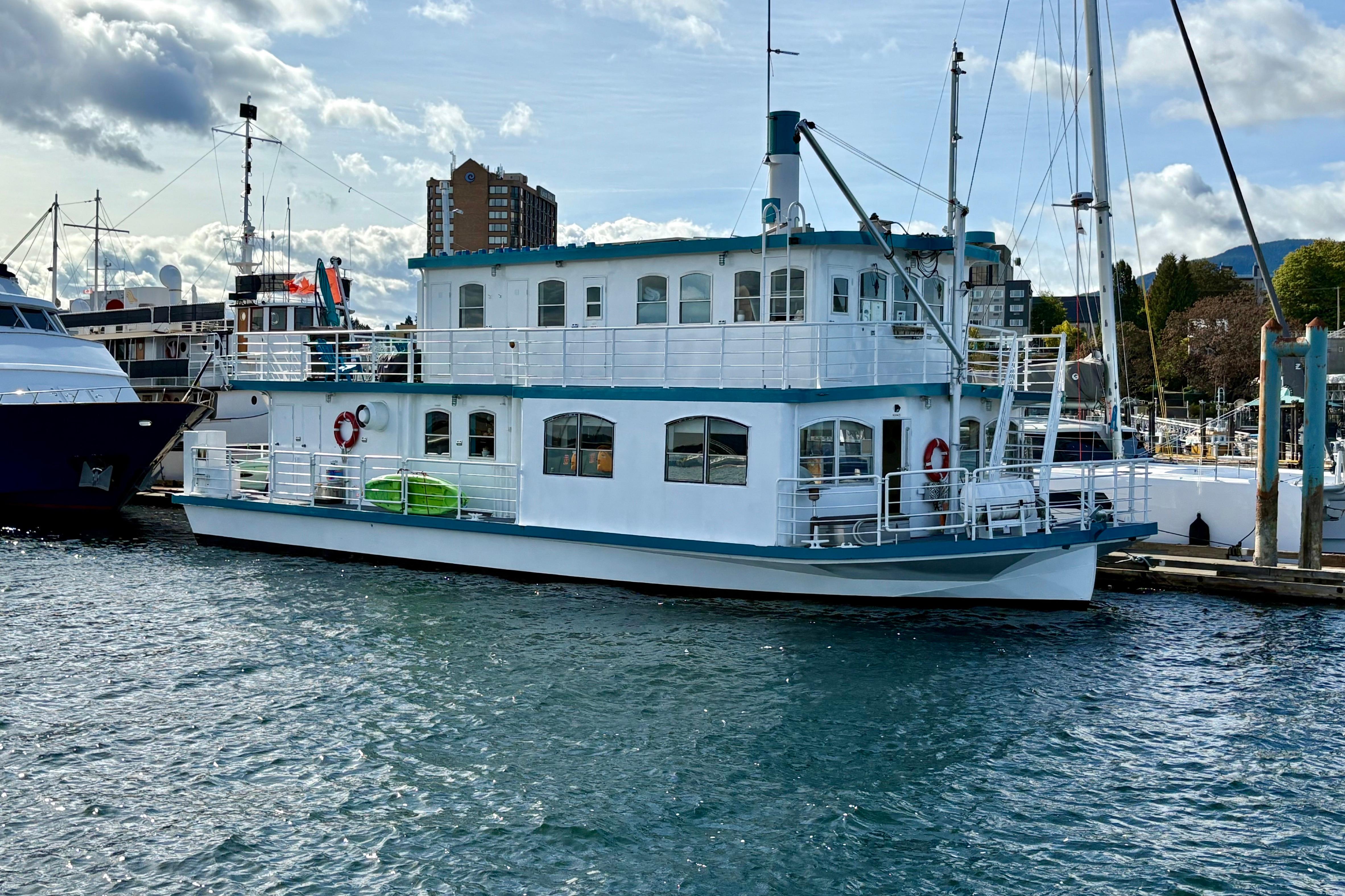 Titan Houseboat conversion