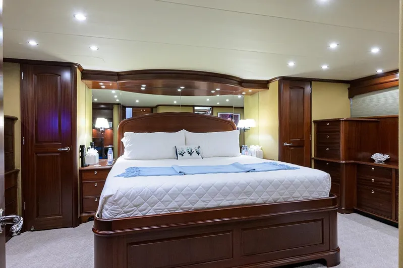 Jule Yacht Photos Pics Luxurious bedroom interior of 2005 Pacific Mariner 85 yacht with elegant wood furnishings.