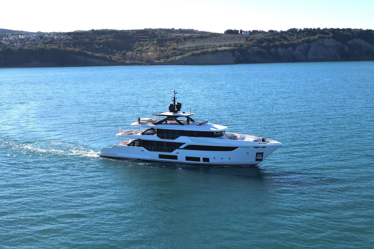 2025 Custom Line 127 