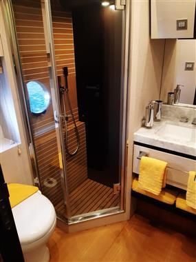 2015 Azimut 82 