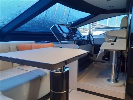 2015 Azimut 82 