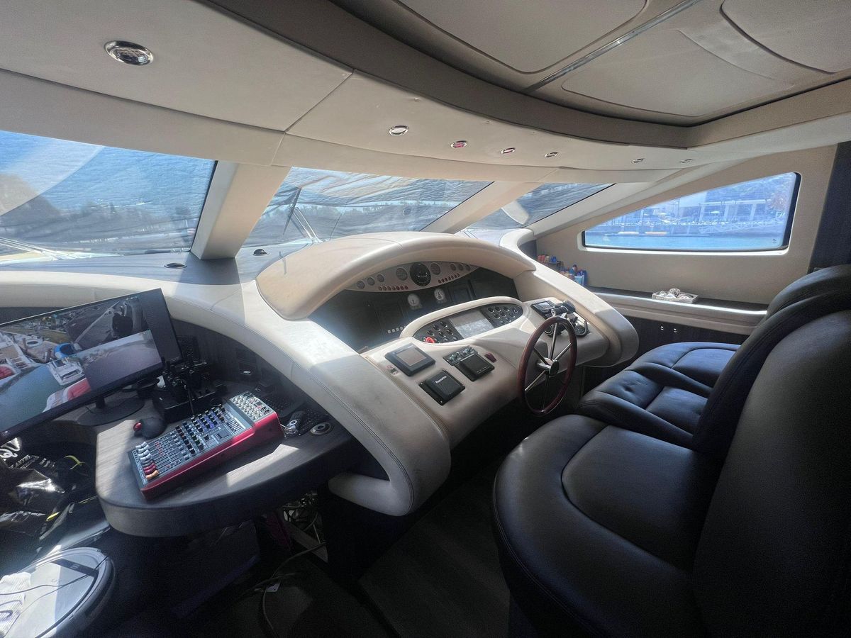 2004 Azimut 98 