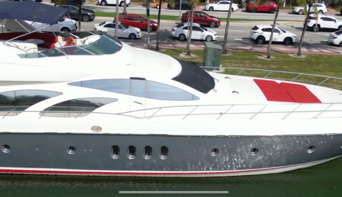 2004 Azimut 98 