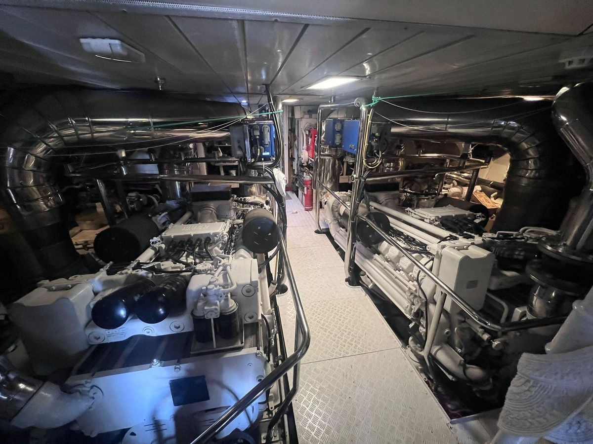 2004 Azimut 98 