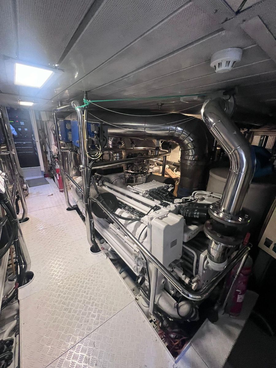 2004 Azimut 98 