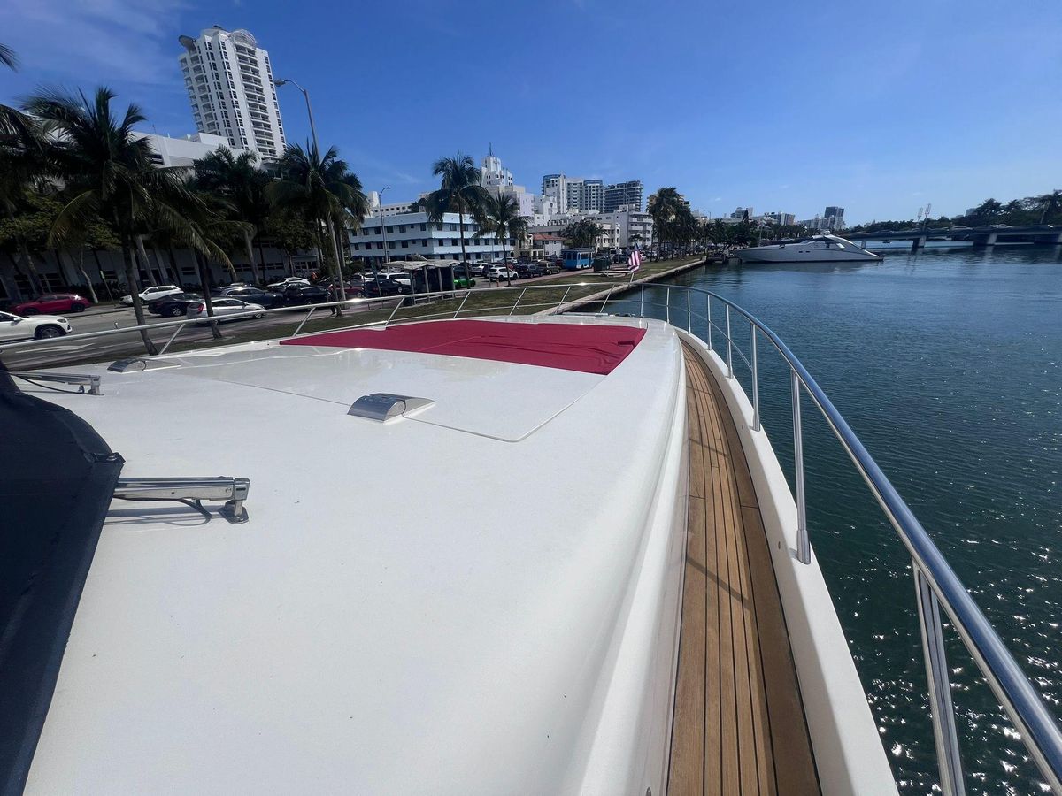 2004 Azimut 98 