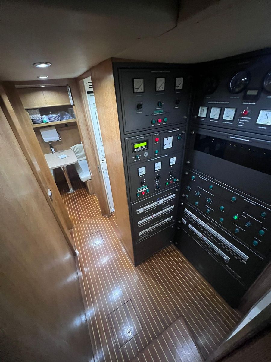 2004 Azimut 98 