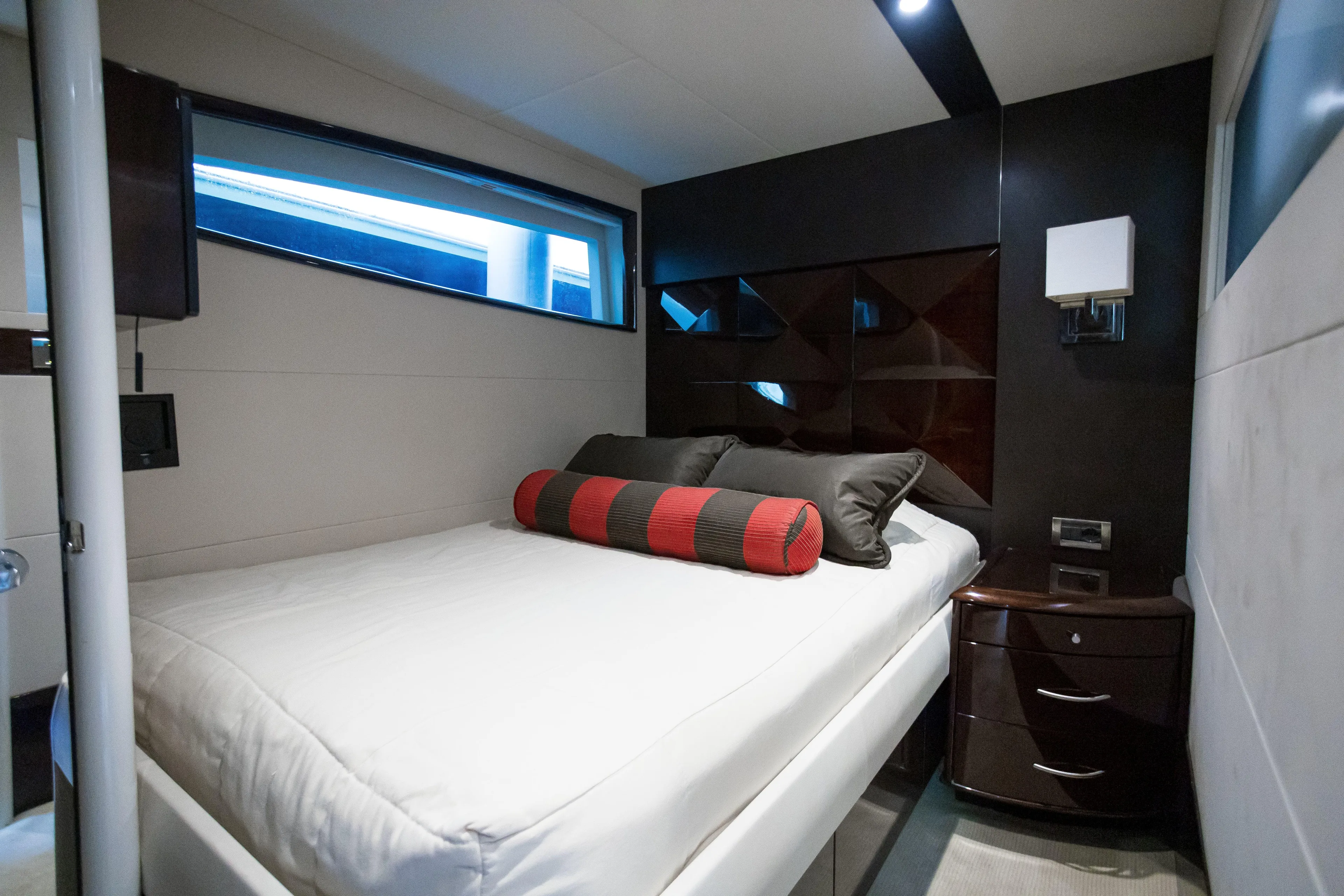 Carbon Copy V Yacht Photos Pics Guest Cabin