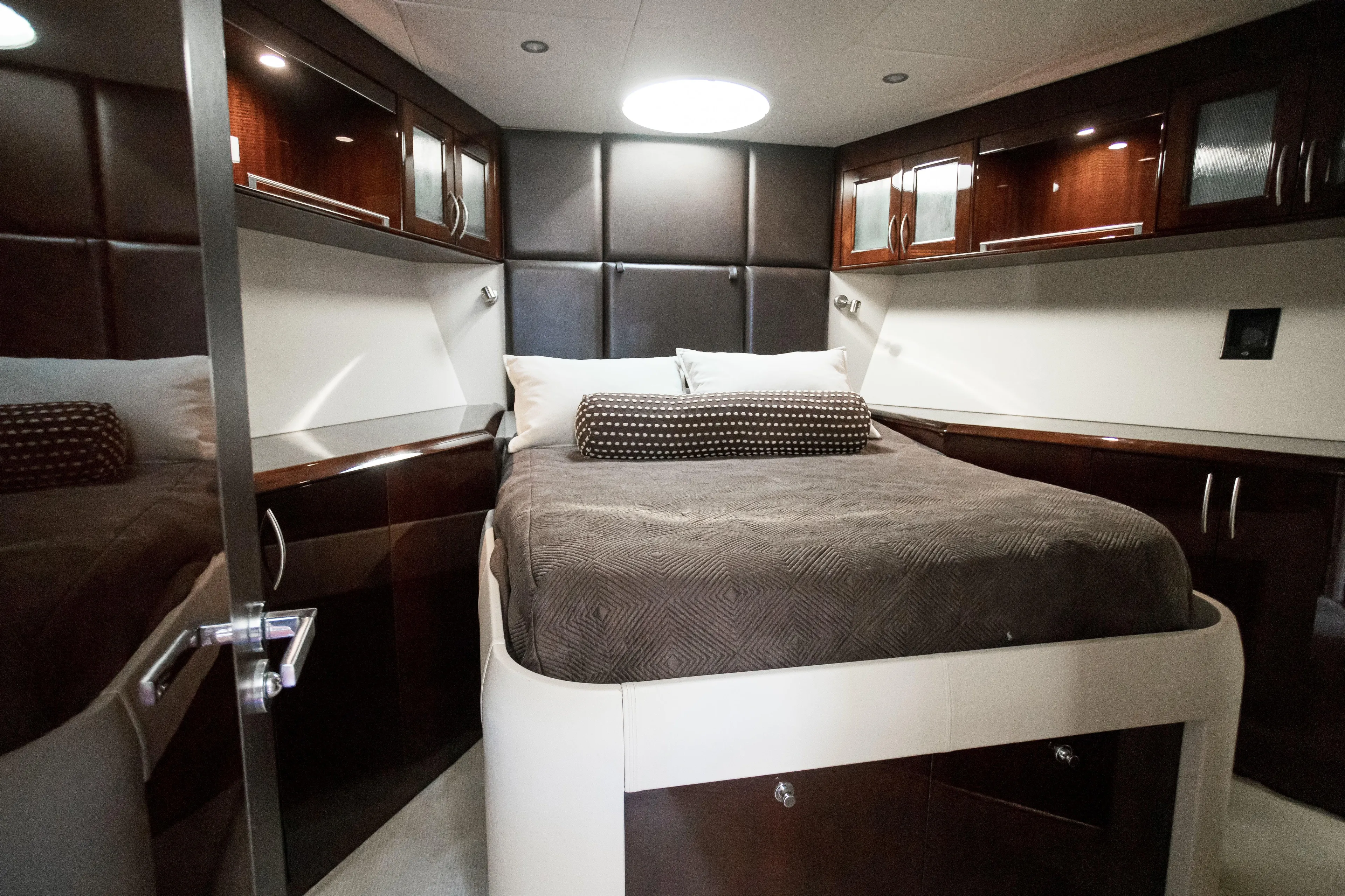 Carbon Copy V Yacht Photos Pics VIP Stateroom