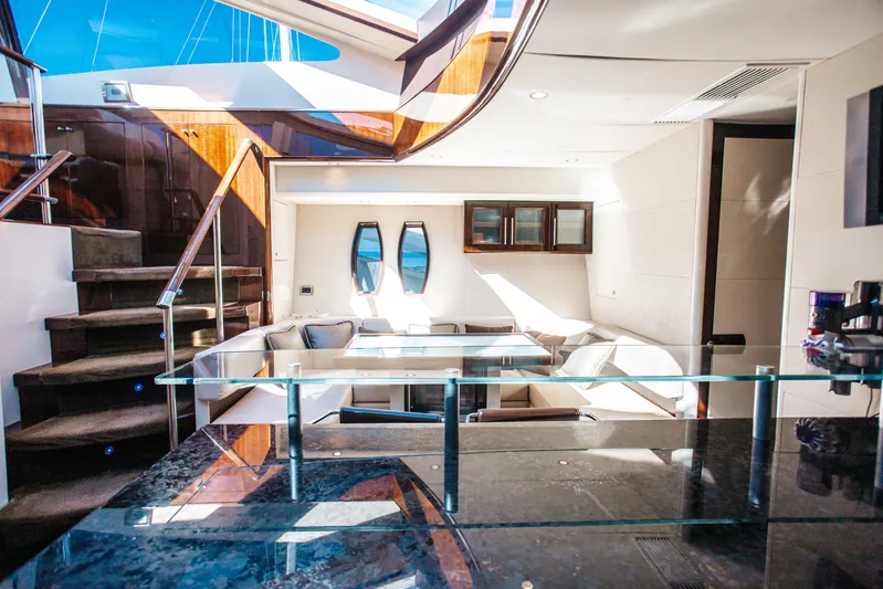 Carbon Copy V Yacht Photos Pics Dinette 