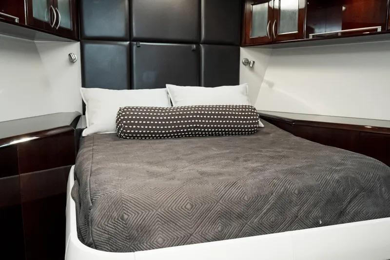 Carbon Copy V Yacht Photos Pics VIP Stateroom