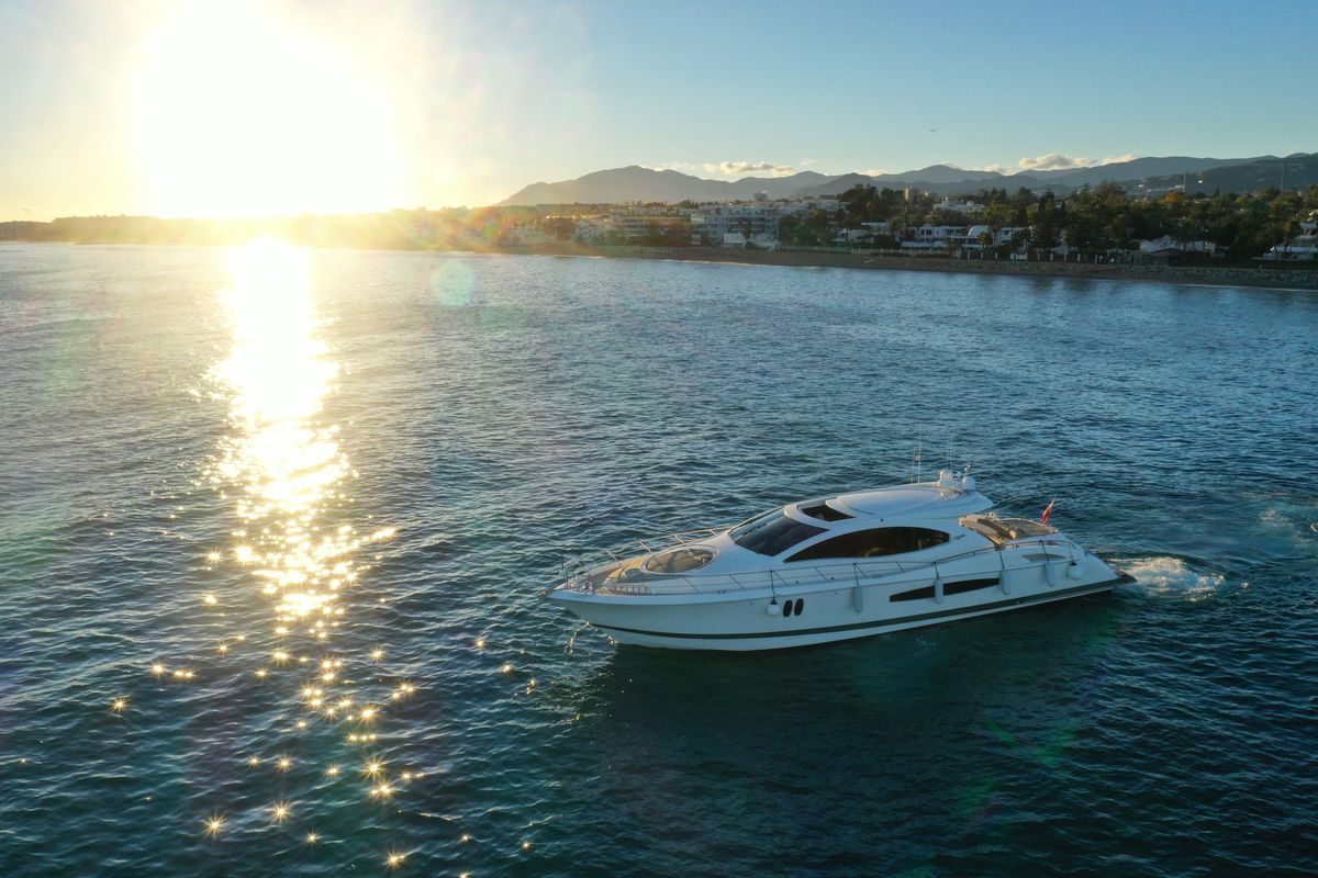2009 Lazzara 76 